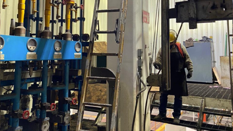 Aplicación de pintura en estructura